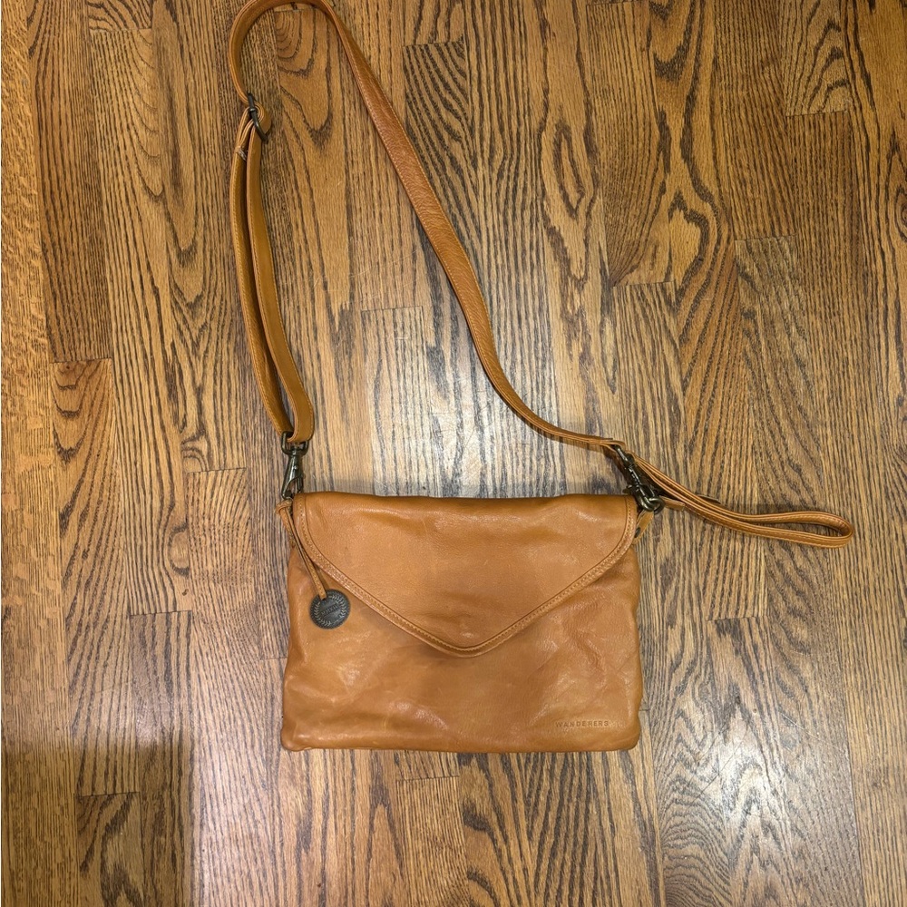 Wanderers Elegant Tan Leather Crossbody Bag